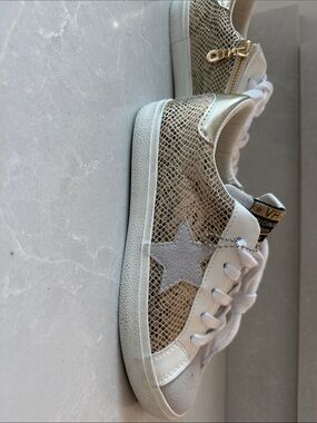 Vintage Havana Metallic Gold Star Lace-Up Sneakers - Gold/White